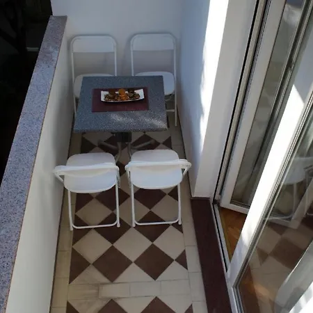 Yakov Free Public Parking And Balcony *