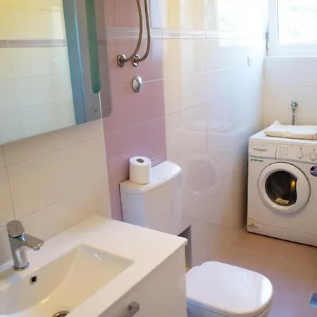 Apartment Yakov Free Public Parking And Balcony