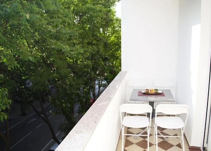 Yakov Free Public Parking And Balcony